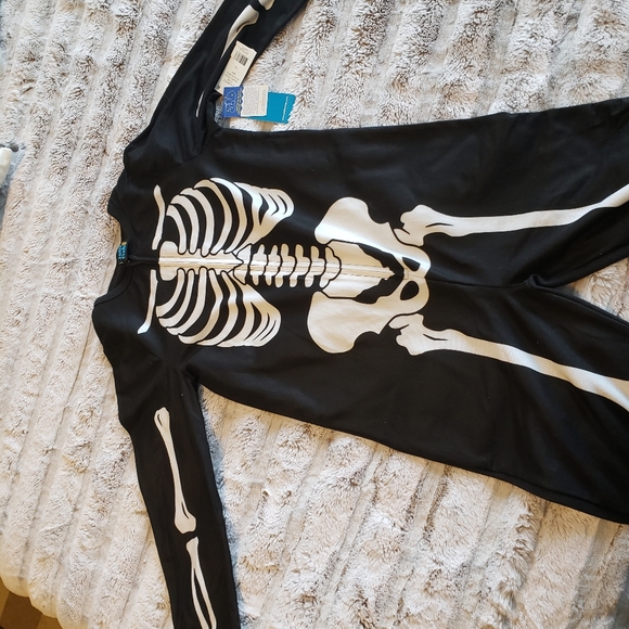 BNWT Boy Jellisfish skull Sleeper Size 10/12 - Picture 2 of 2